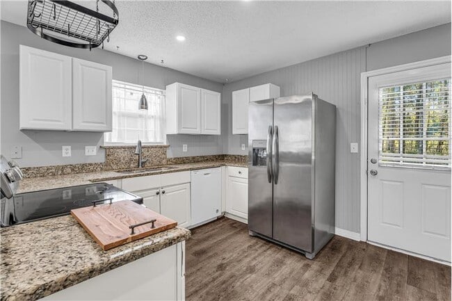 Foto del edificio - 68 Summer Oaks Dr