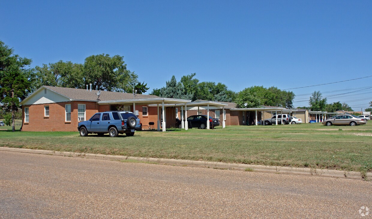 902912 Vernon St, Plainview, TX 79072 Apartments in Plainview, TX