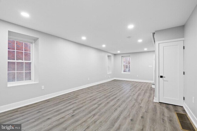 Building Photo - 449 Delmar St