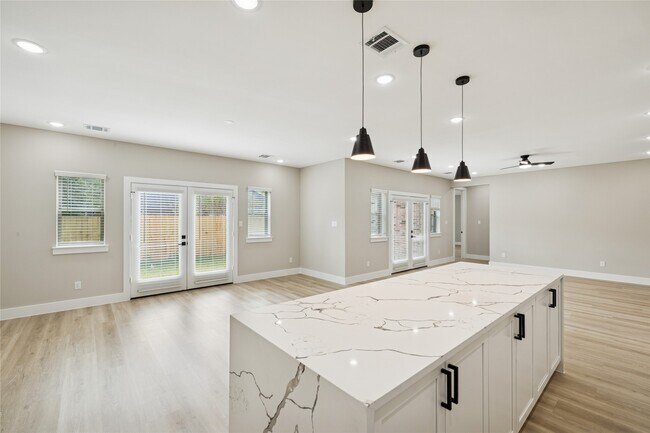 Building Photo - 2602 Martinas Ct