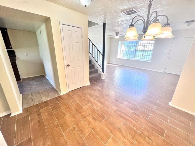 Foto del edificio - 6983 Chasewood Dr