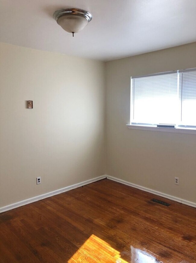 Building Photo - 4522 Tomben Lane Unit A