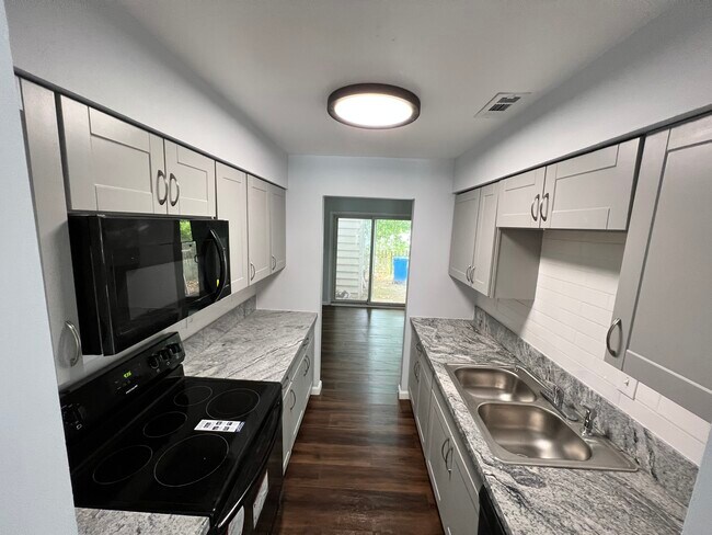 Building Photo - 1306 River Birch Run S