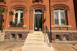 Building Photo - 210 Laurens St