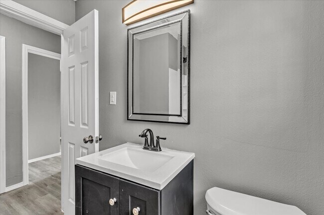 Foto del edificio - 800 Sandra Dr