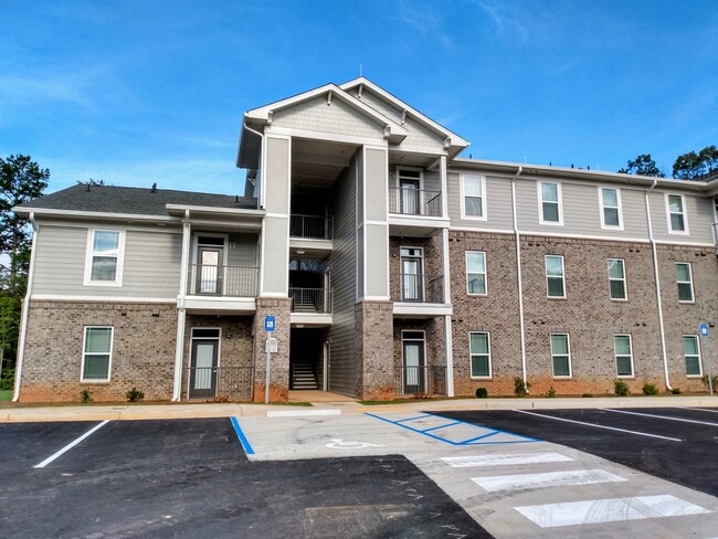 Building Photo - Peaks of Dahlonega