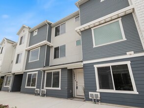 Building Photo - 1092 E Vessel Ct