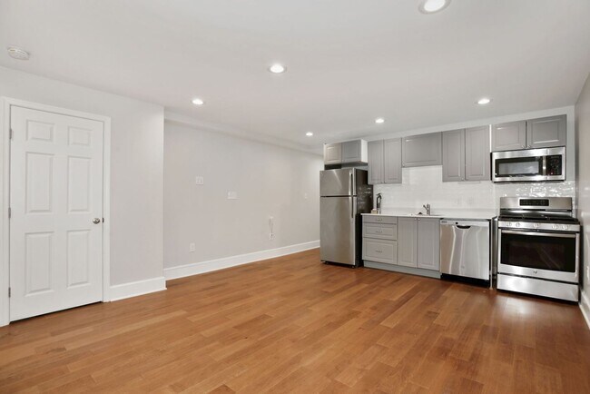Foto del edificio - Professionally Managed & Recently Renovate...