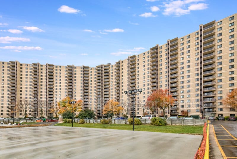 307 Yoakum Pkwy Unit 810, Alexandria, VA 22304 Condo for Rent in Alexandria, VA