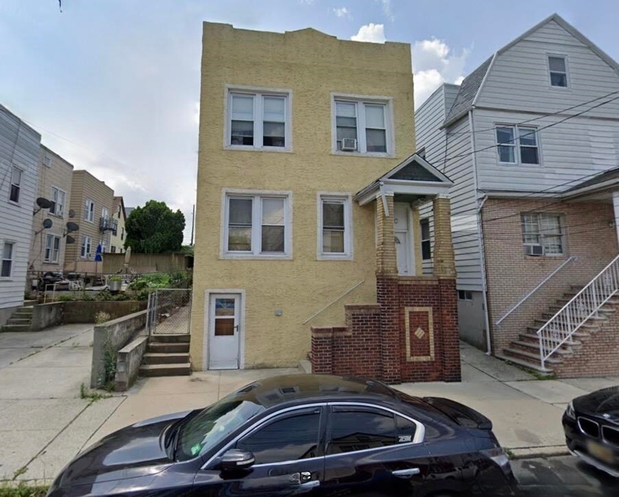 150 W 20th St Unit 1, Bayonne, NJ 07002 Room for Rent in Bayonne, NJ