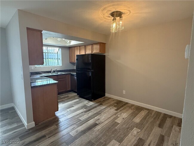 Foto del edificio - 7200 W Pirates Cove Rd