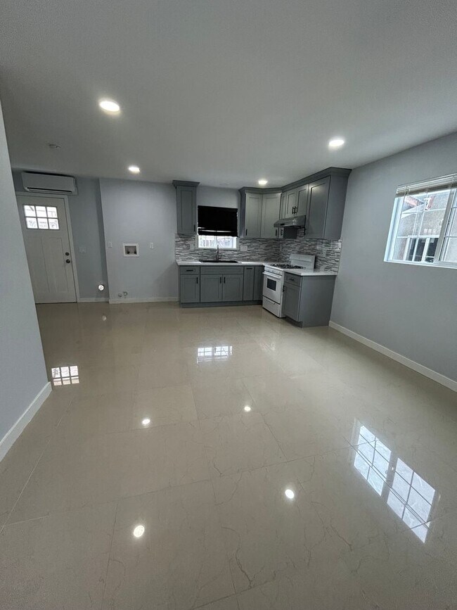 Building Photo - Charming 2-Bedroom ADU House for Rent in Garden Grove