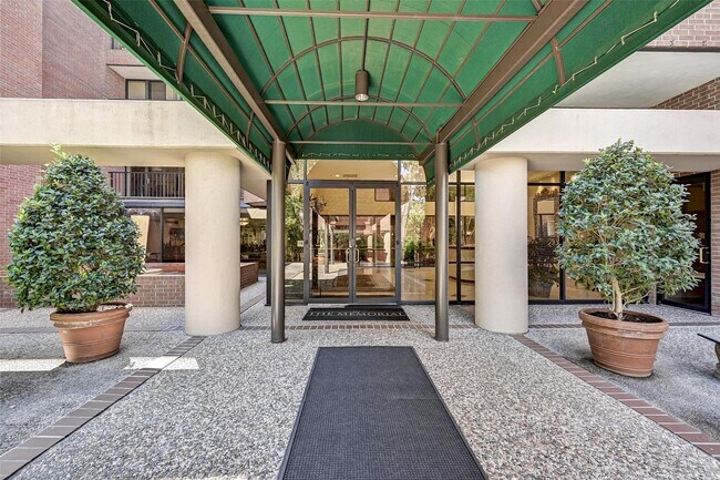 Foto del edificio - 9333 Memorial Dr