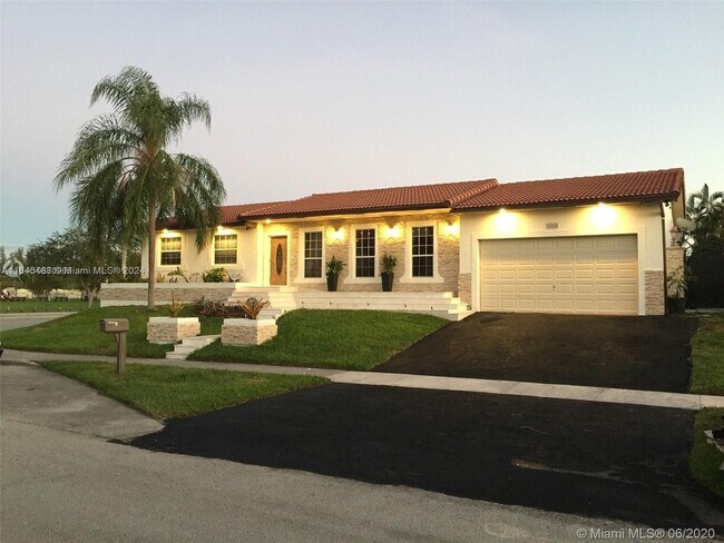 Foto del edificio - 8060 SW 205th St