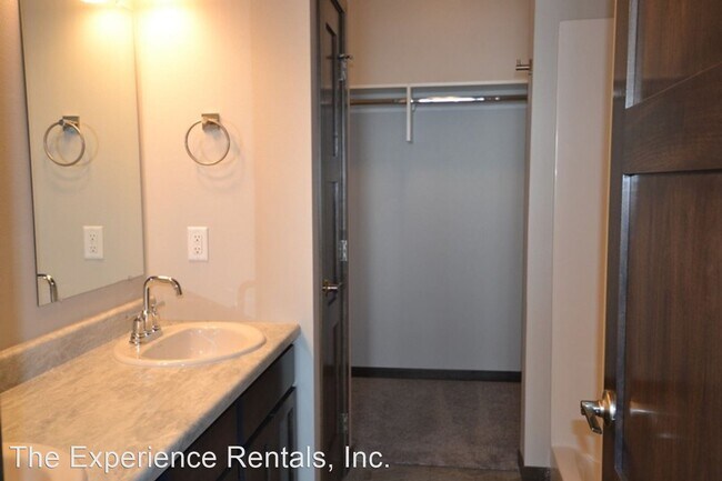 Foto del edificio - 3 br, 2.5 bath House - 6120 S. Alki pl
