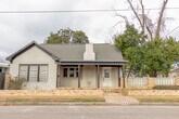 Welcome home to 203 S Ave B! - 203 S Avenue B