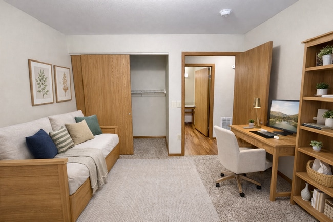 Building Photo - 1728 W Market St