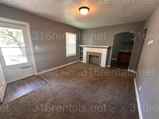 Building Photo - $525 - 1 bed 1 bath - Duplex