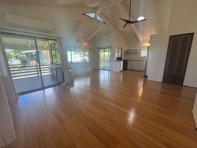 Building Photo - 2 Bedroom/2 Bathroom plus Den walkable to Banyans and Pet Friendly!