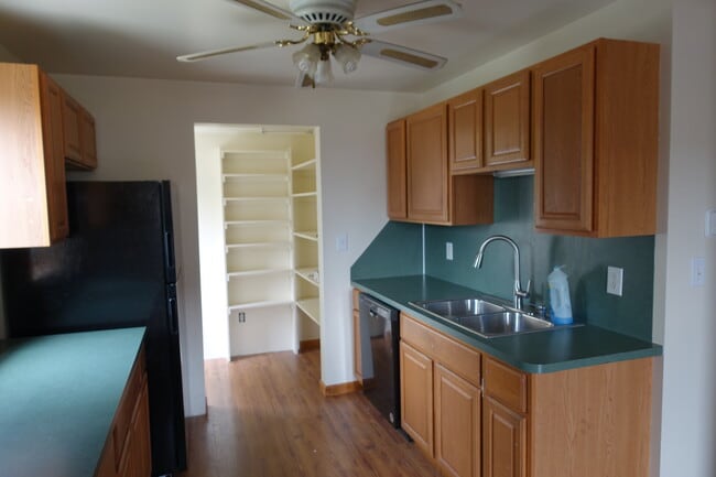 Kitchen - 503 N Chestnut St