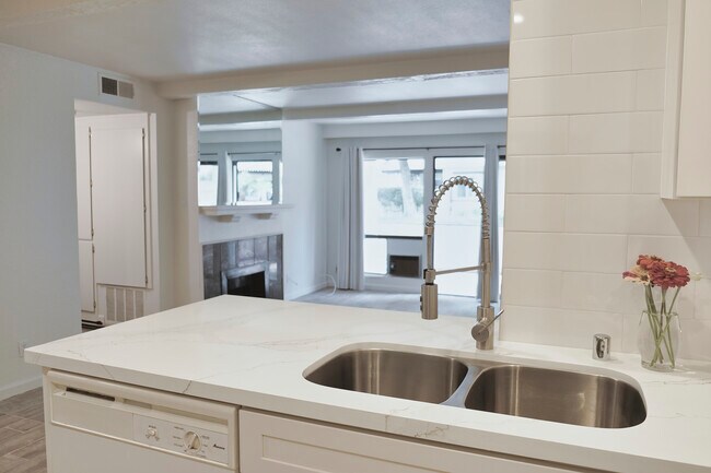 Foto del edificio - 21372 Brookhurst St