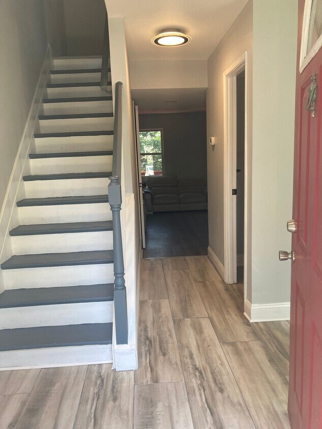 Main entrance - 7051 Palamar Ter