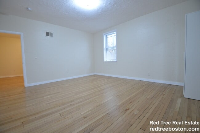 Building Photo - 303 Hancock St