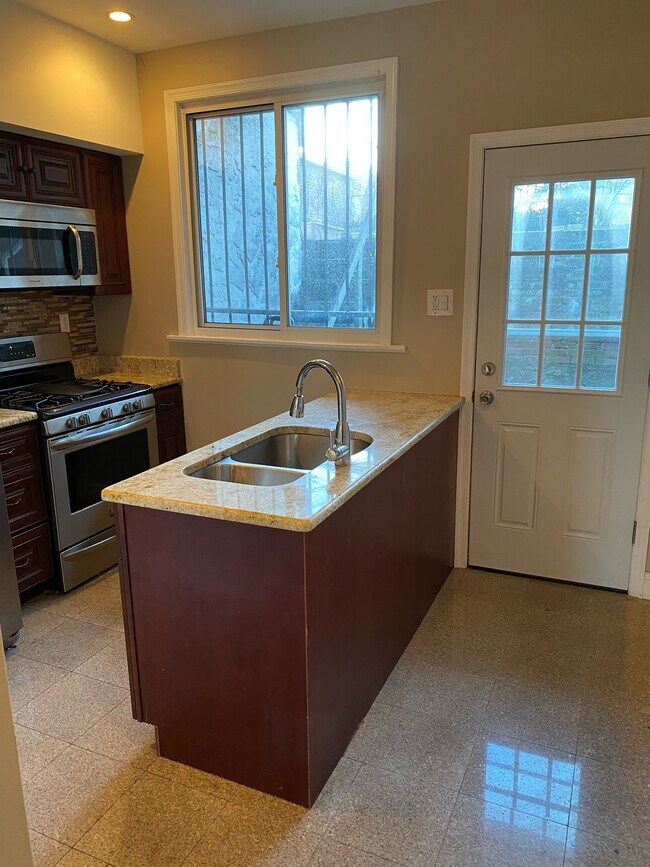 Foto del edificio - 4128 Ludlow St