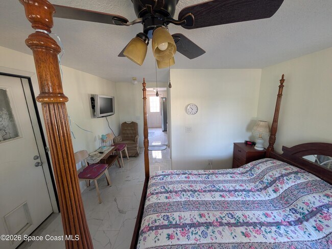 Foto del edificio - 2050 N Shannon Ave