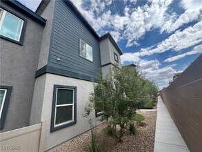 Building Photo - 12743 Epperly St