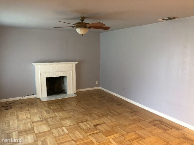 Building Photo - 5648 Johns Dr