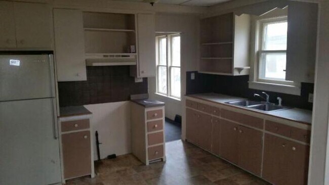 Building Photo - Nice Lower 2 bedroom apartment