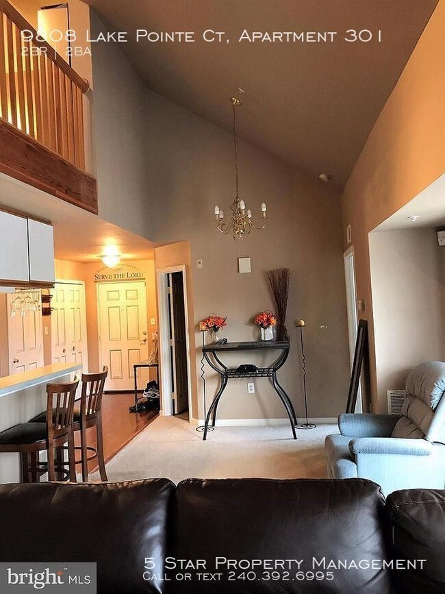 Building Photo - 9808 Lake Point Ct