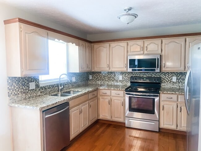 Building Photo - 118 Redbud Dr