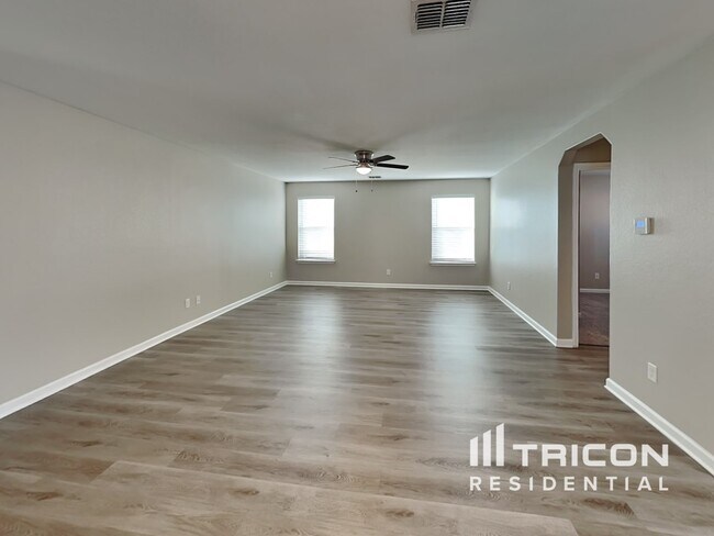 Building Photo - 16127 Caballo Run Selma TX