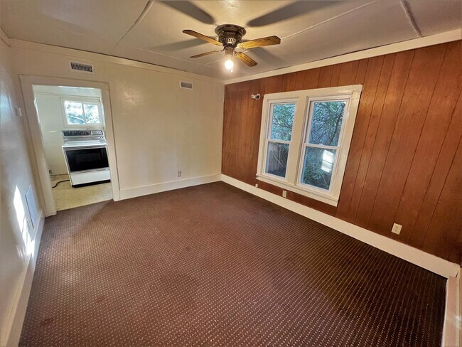 Building Photo - 608 S Wisconsin- 1 Bedroom House