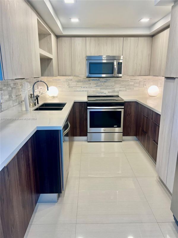Foto del edificio - 3140 S Ocean Dr
