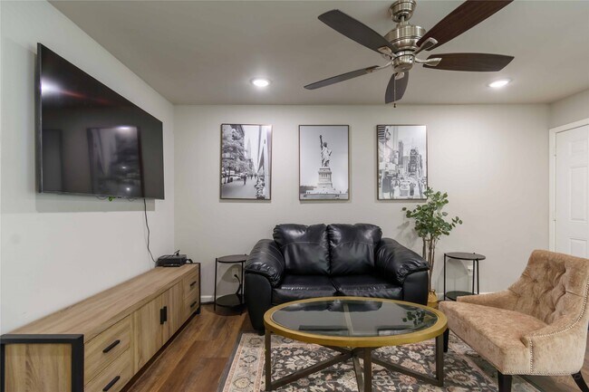 Building Photo - 8110 Albacore Dr