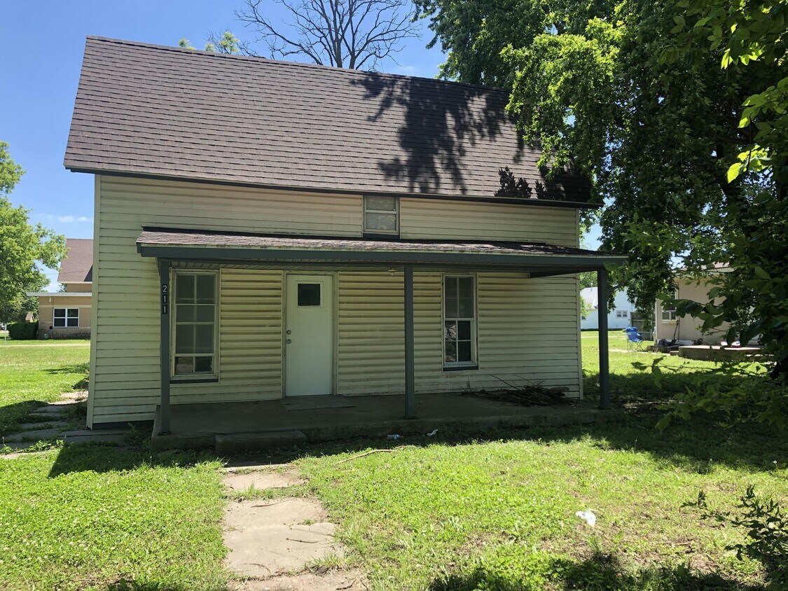 211 W Main St, Mount Hope, KS 67108 House for Rent in Mount Hope, KS