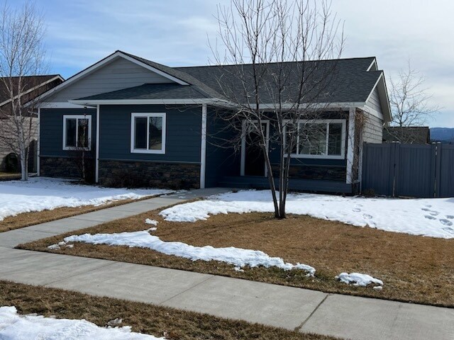 Building Photo - 170 Short Pne Dr
