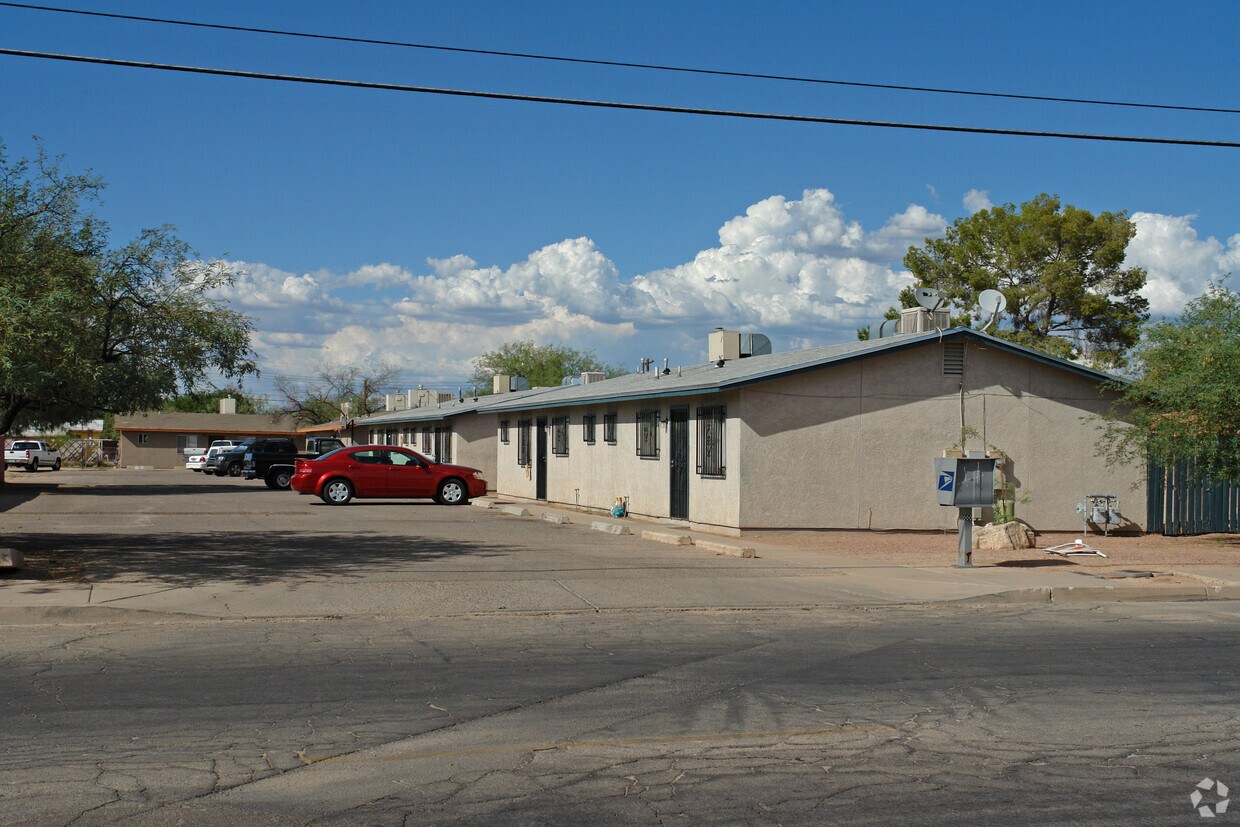 Primary Photo - 120-134 W Nebraska