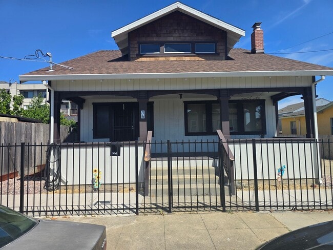 Building Photo - Beautiful Upgraded Single Story Home
