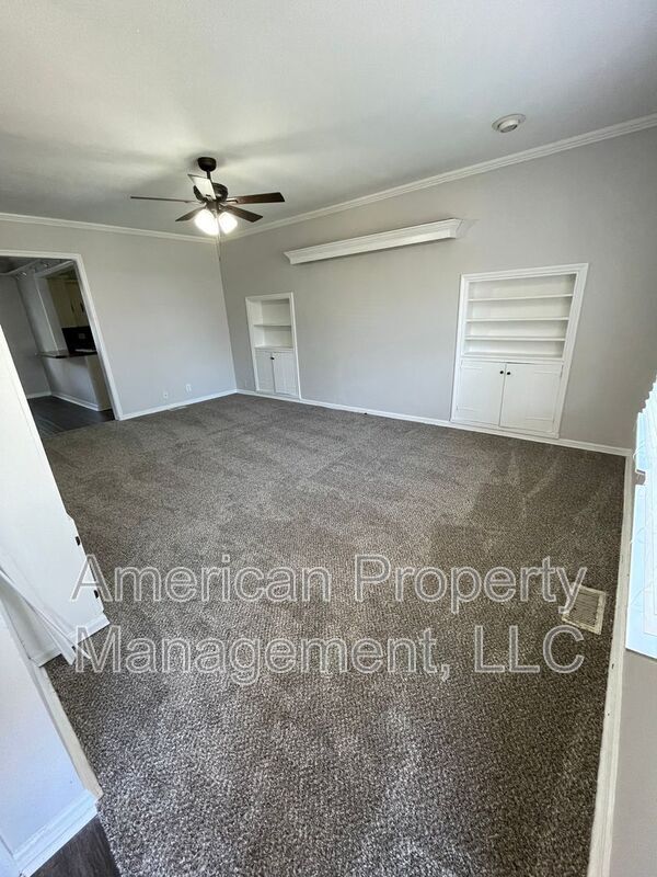 Building Photo - 718 N Gary Pl