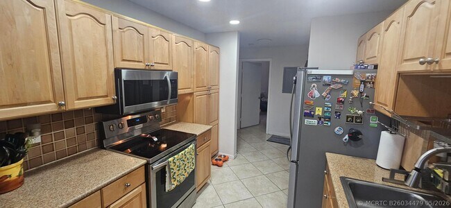 Building Photo - 2511 Carambola Cir N