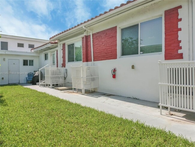 Building Photo - 7718 Carlyle Ave
