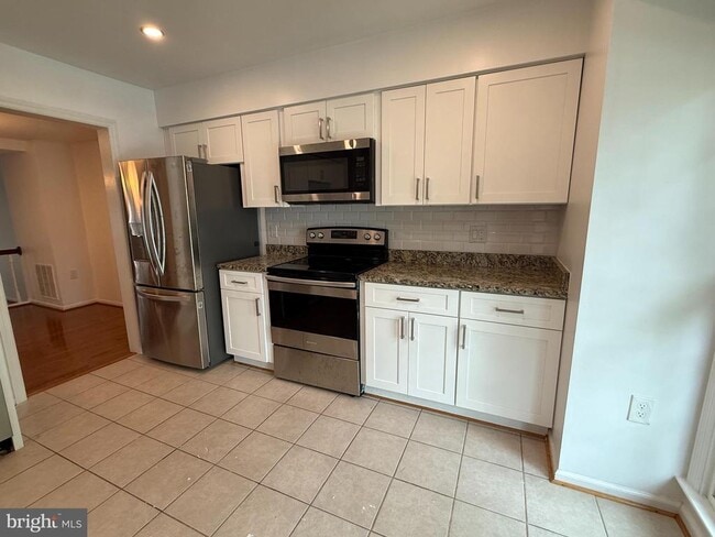 Building Photo - 5832 Apsley House Ct