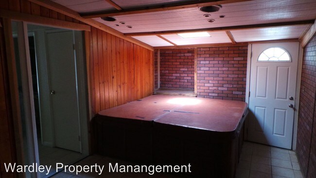 Building Photo - 4041 Gold Coast Dr