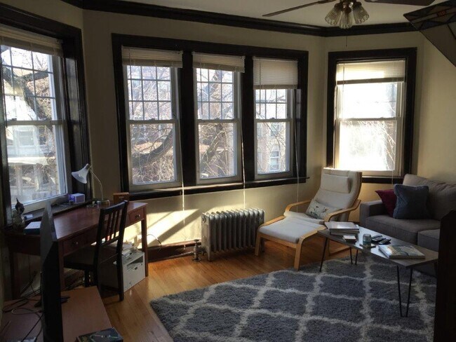 Foto del edificio - 2520 N Sawyer Ave