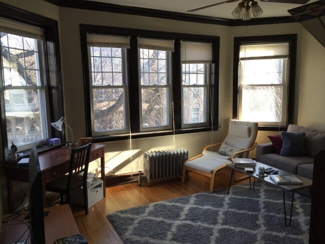 Building Photo - 2520 N Sawyer Ave