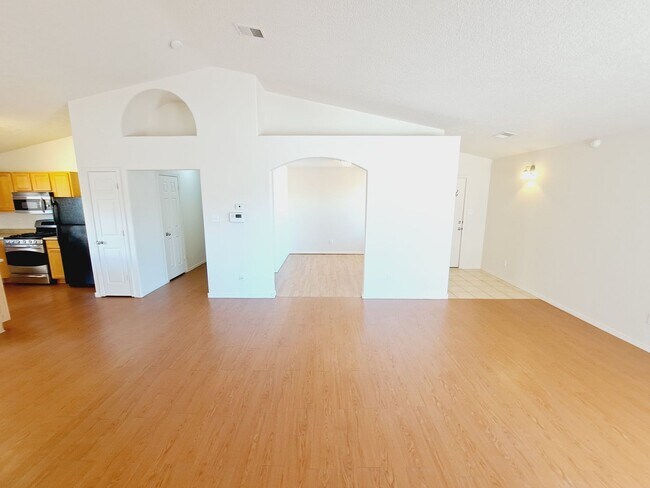 Foto del edificio - 3 bed 2 bath home in Huning Ranch! Move in Special!